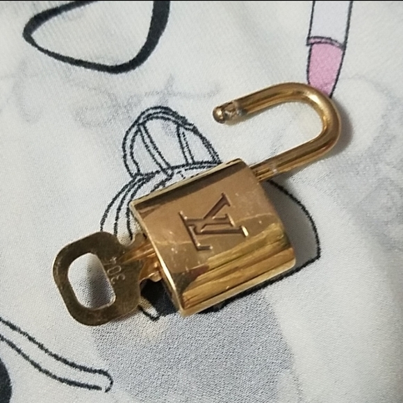 AUTHENTIC LOUIS VUITTON PADLOCK & KEY - Picture 4 of 6
